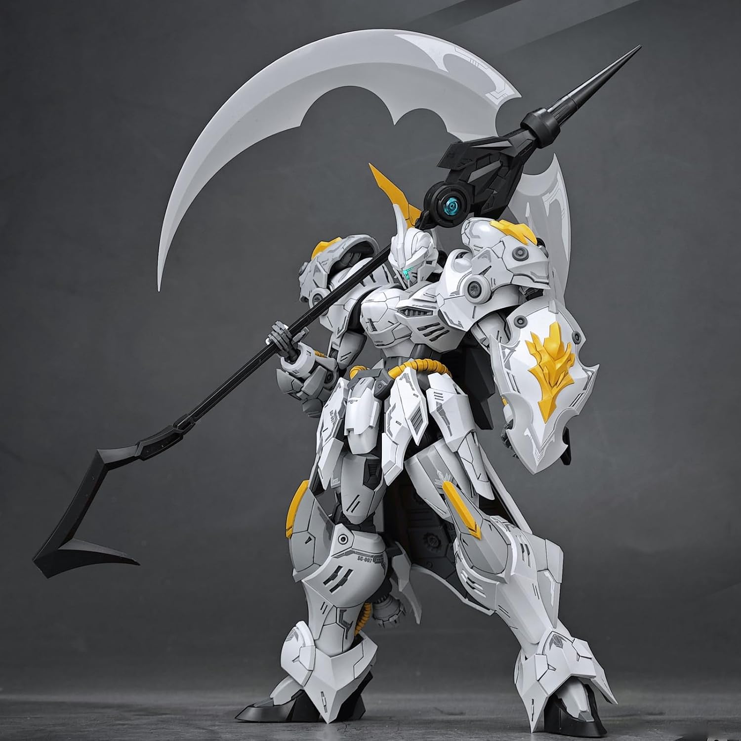Pipigirl 1:144 Plastic Action Figures Kits, Iron Sickle Kay, 6.3 in Mecha Model, Easy to Assemble